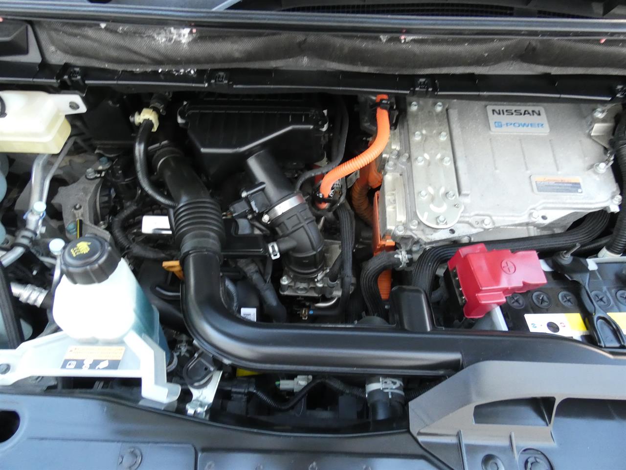 2018 Nissan SERENA thumbnail