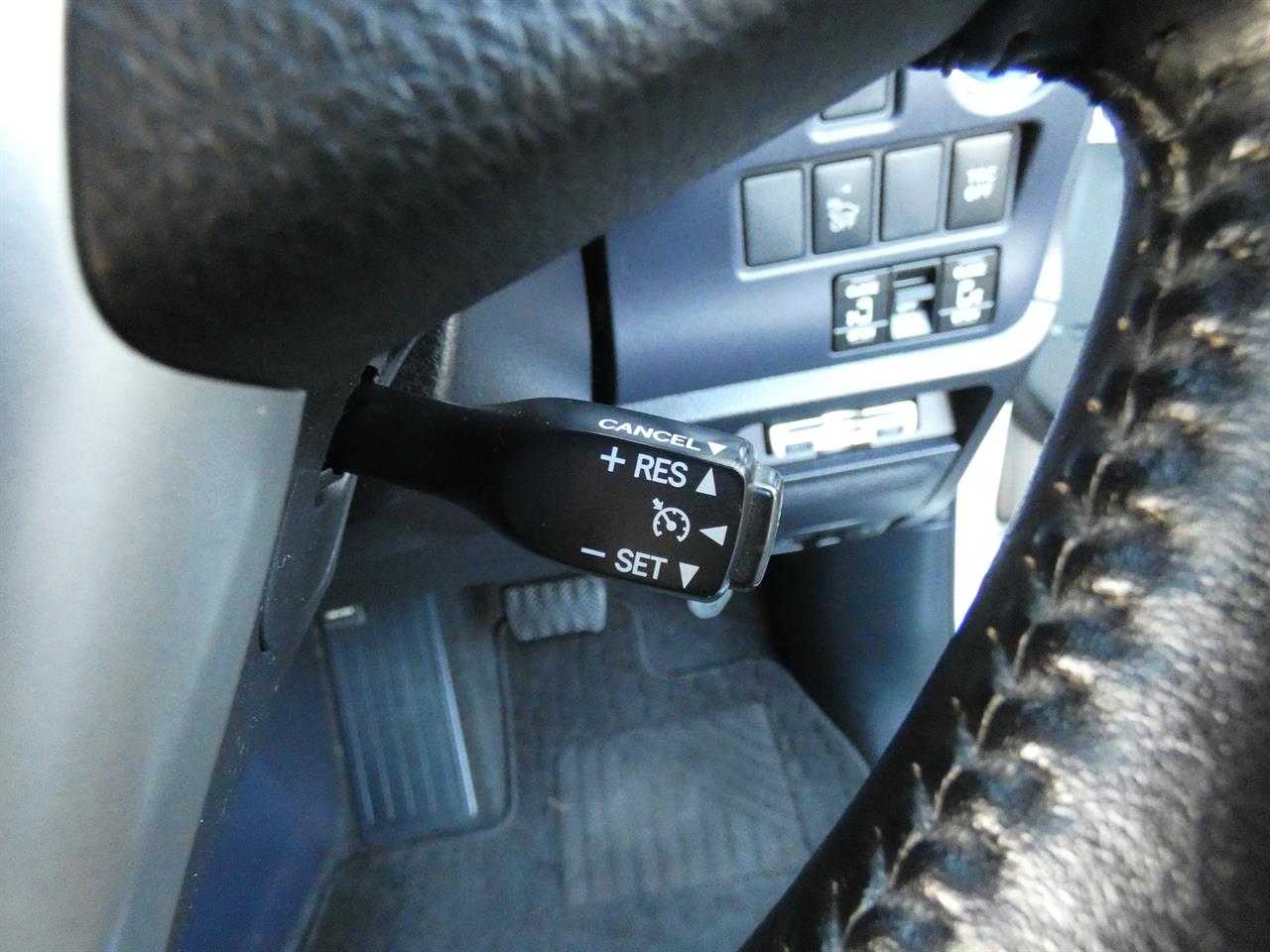 2015 Toyota Noah thumbnail