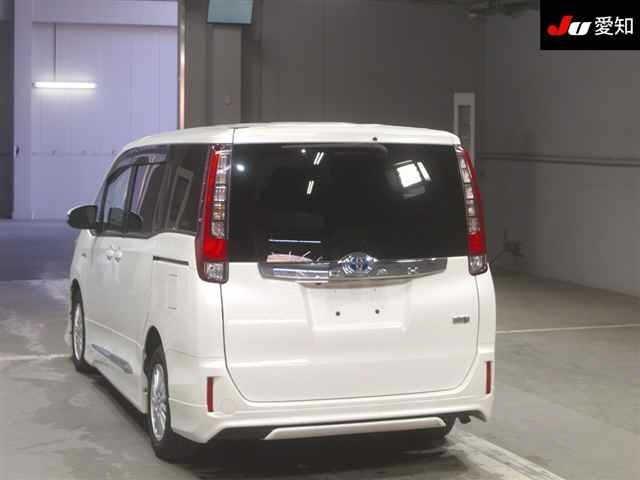 2015 Toyota Noah thumbnail