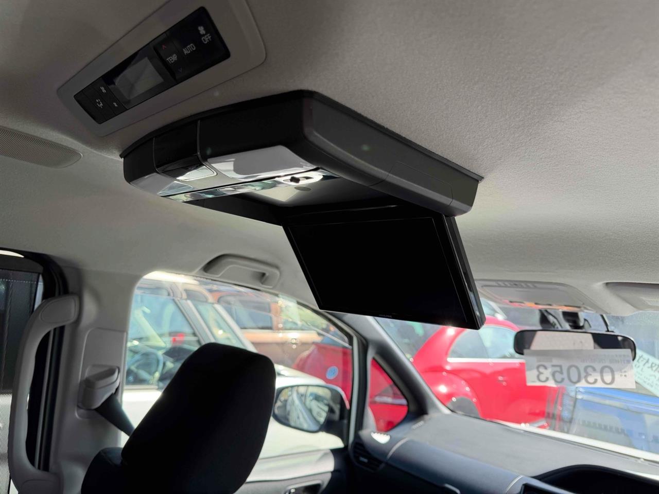 2015 Toyota Noah thumbnail