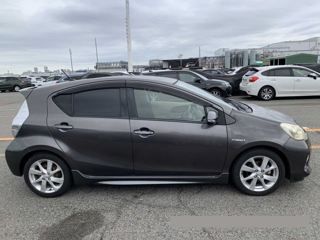 2012 Toyota Aqua thumbnail