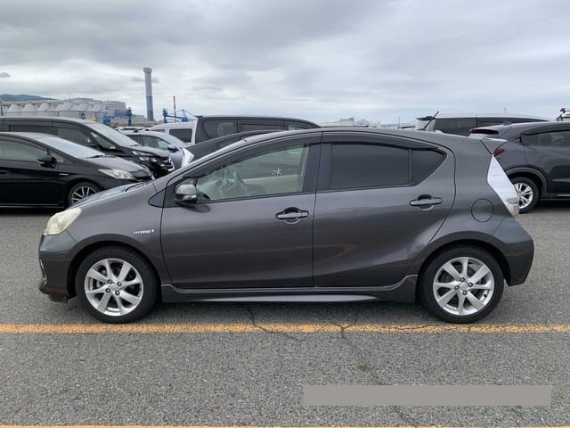 2012 Toyota Aqua thumbnail