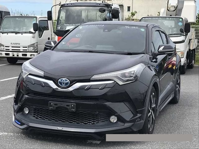 2017 Toyota C-HR thumbnail