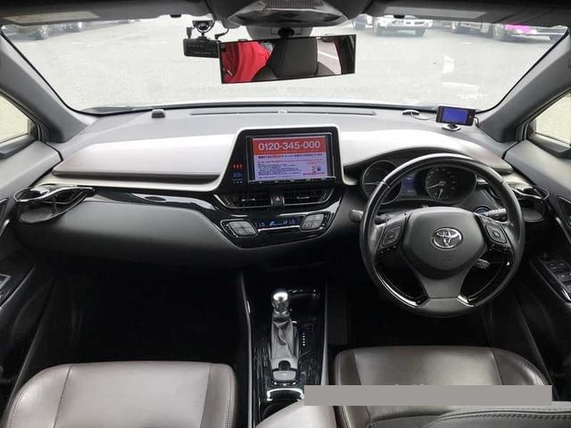 2017 Toyota C-HR thumbnail
