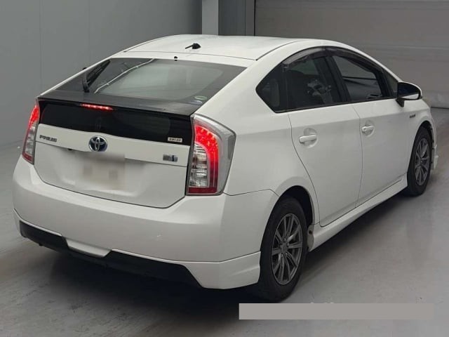 2013 Toyota Prius thumbnail