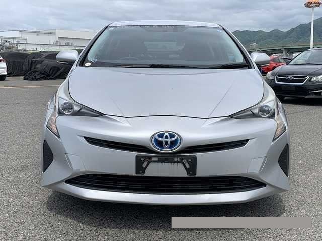 2017 Toyota Prius thumbnail