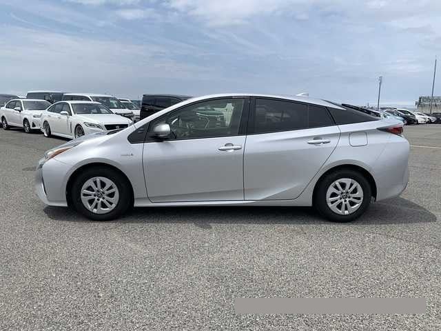 2017 Toyota Prius thumbnail