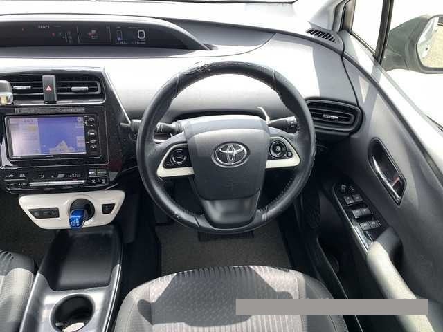 2017 Toyota Prius thumbnail