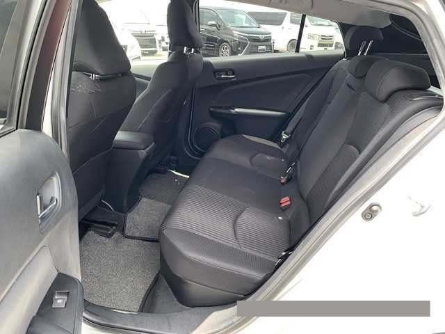 2017 Toyota Prius thumbnail