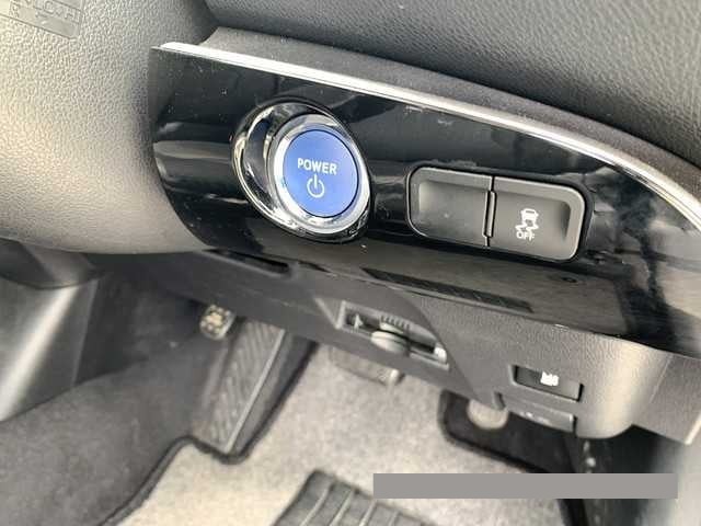 2017 Toyota Prius thumbnail