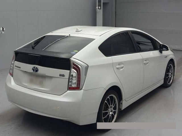 2014 Toyota Prius thumbnail