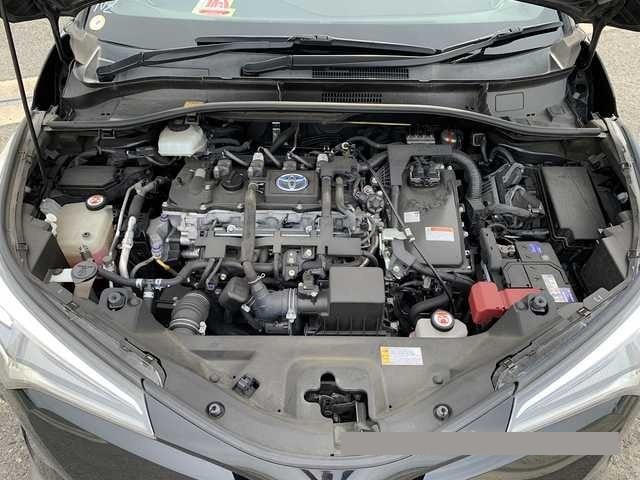 2017 Toyota C-HR thumbnail