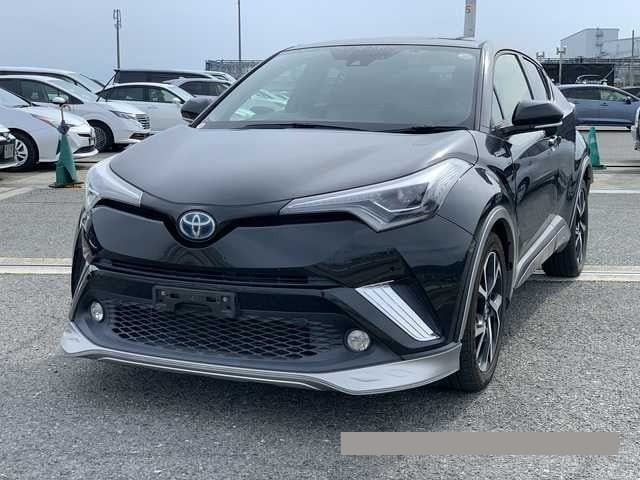 2017 Toyota C-HR thumbnail