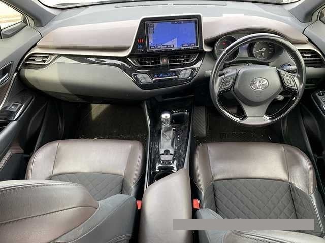 2017 Toyota C-HR thumbnail