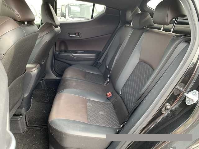 2017 Toyota C-HR thumbnail