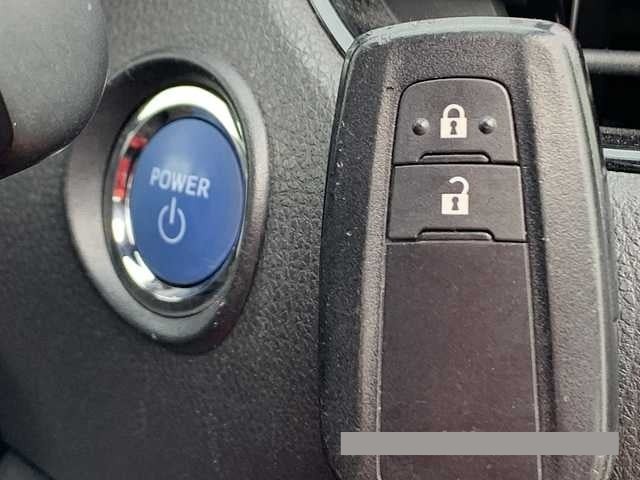 2017 Toyota C-HR thumbnail