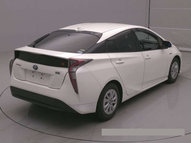 2018 Toyota Prius thumbnail