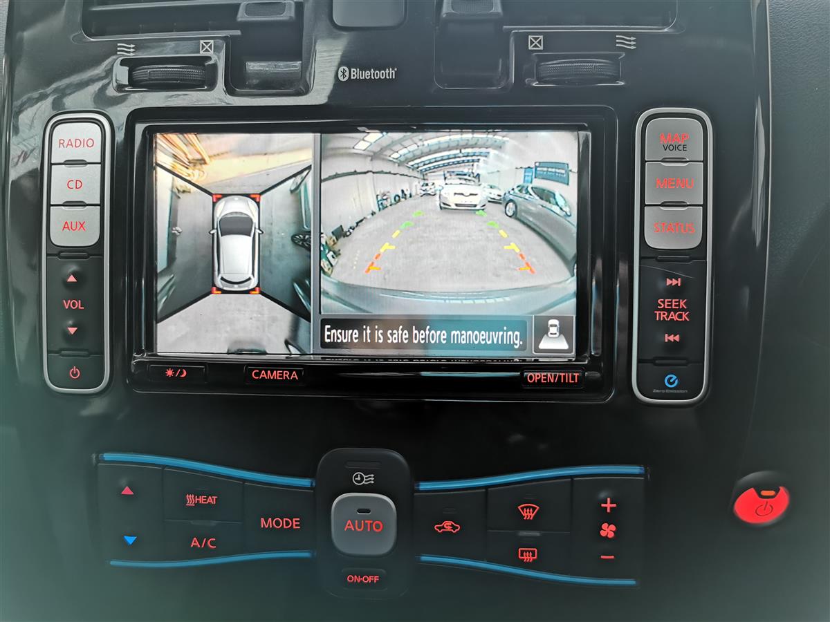 2017 Nissan Leaf thumbnail
