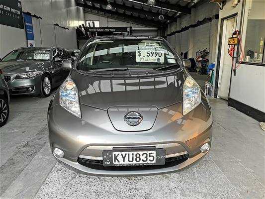 2017 Nissan Leaf thumbnail