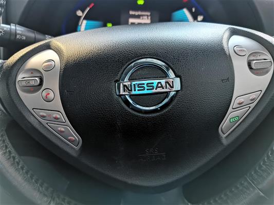 2017 Nissan Leaf thumbnail