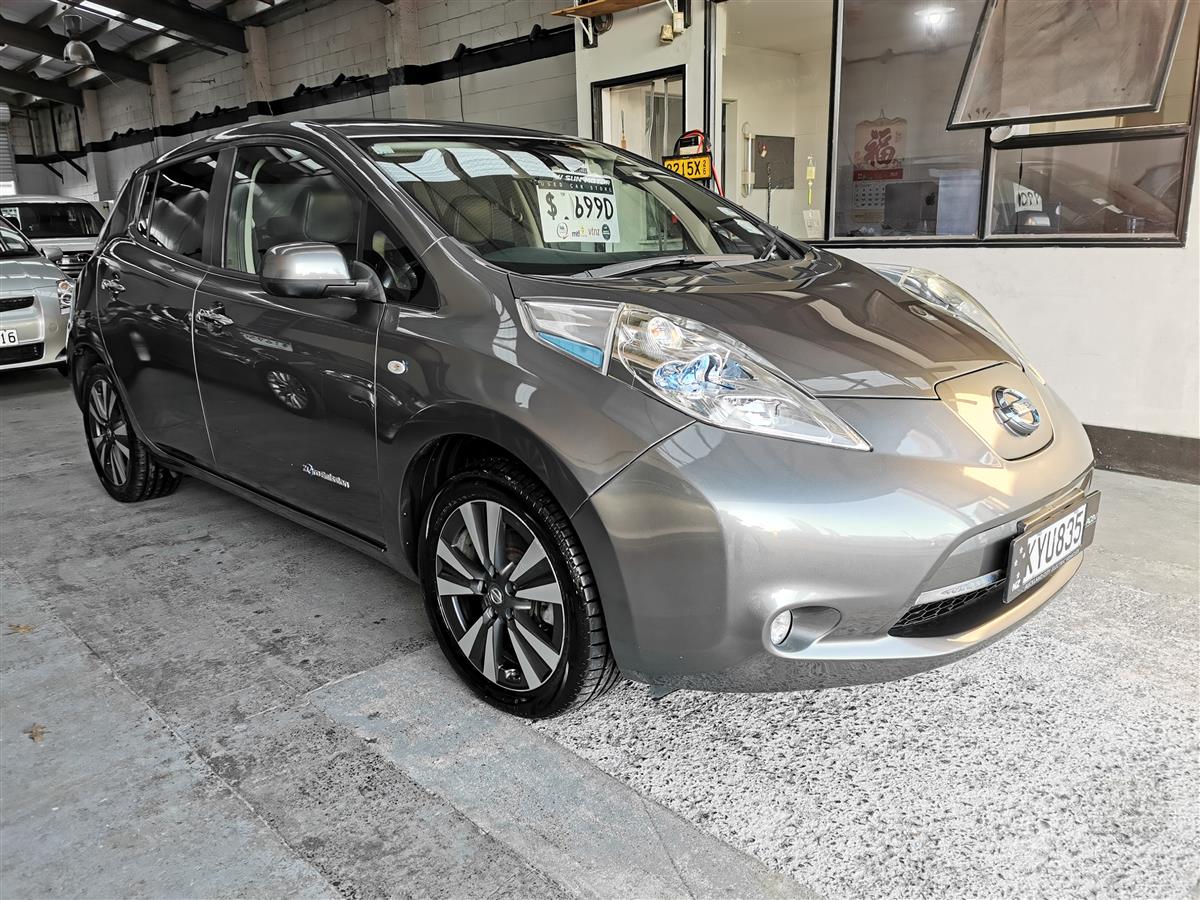 2017 Nissan Leaf thumbnail