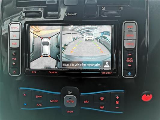 2017 Nissan Leaf thumbnail