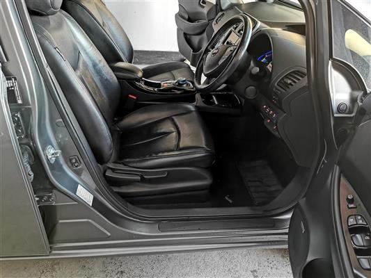 2017 Nissan Leaf thumbnail