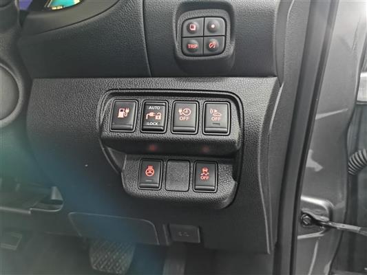 2017 Nissan Leaf thumbnail