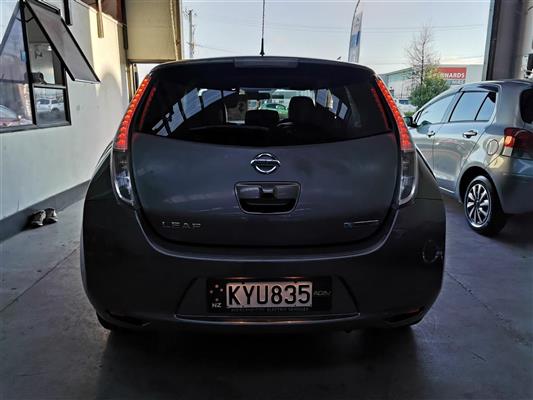 2017 Nissan Leaf thumbnail