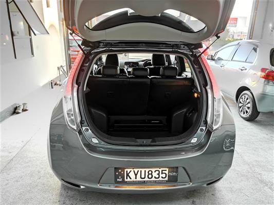 2017 Nissan Leaf thumbnail
