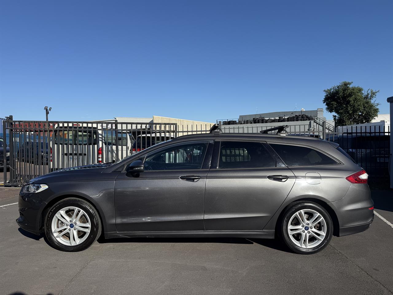 2017 Ford Mondeo thumbnail