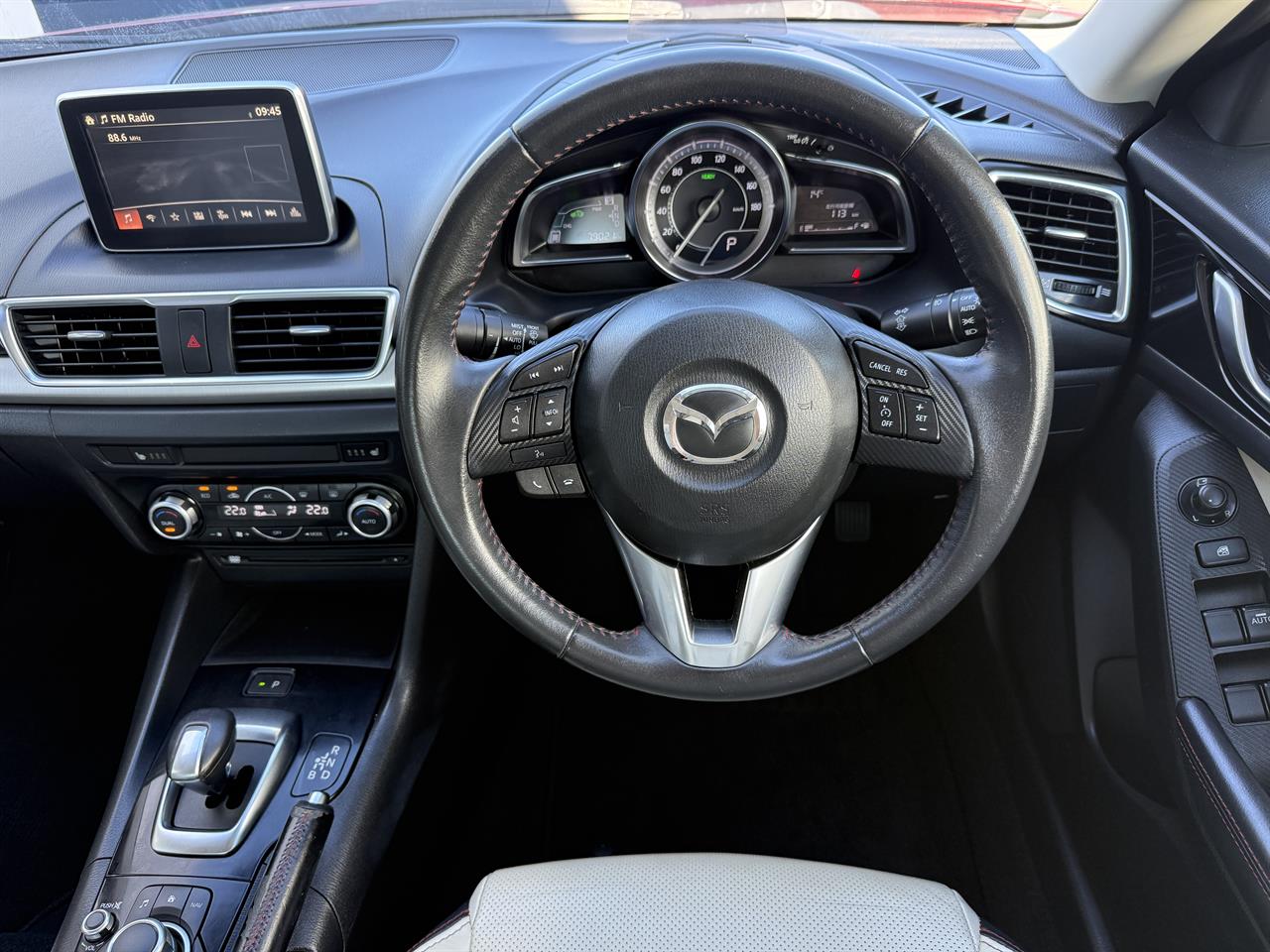 2014 Mazda Axela thumbnail