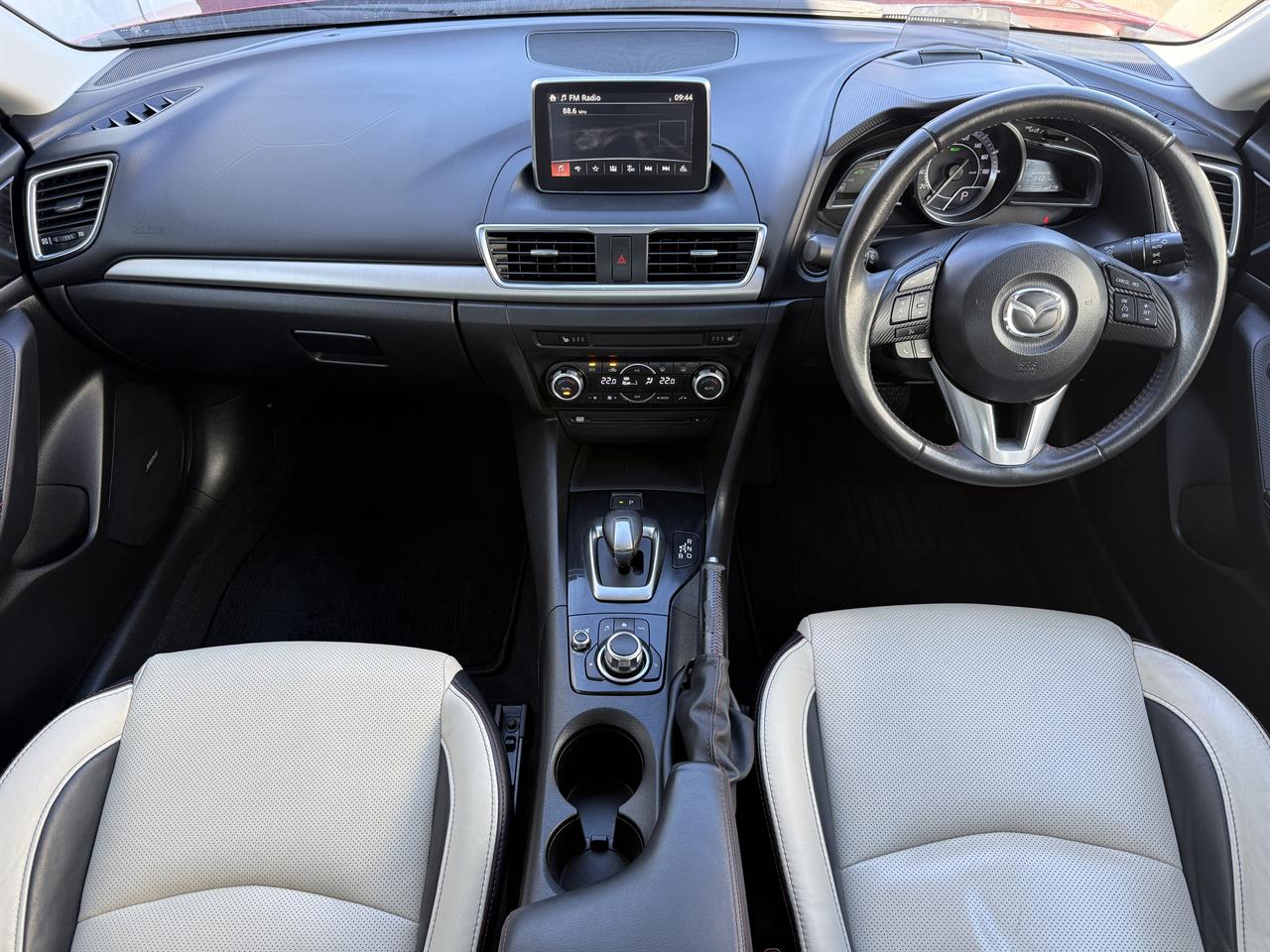 2014 Mazda Axela thumbnail
