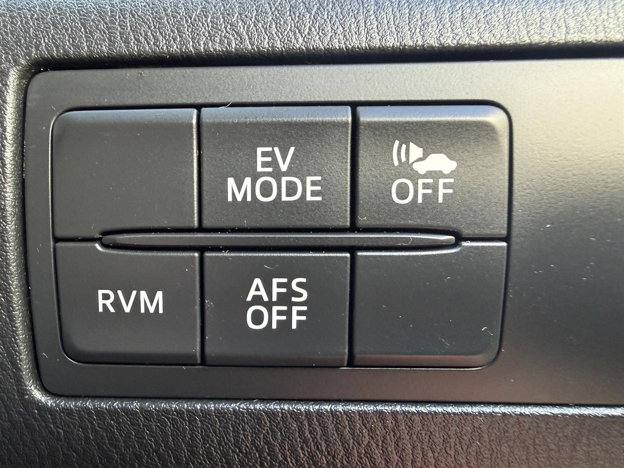 2014 Mazda Axela thumbnail
