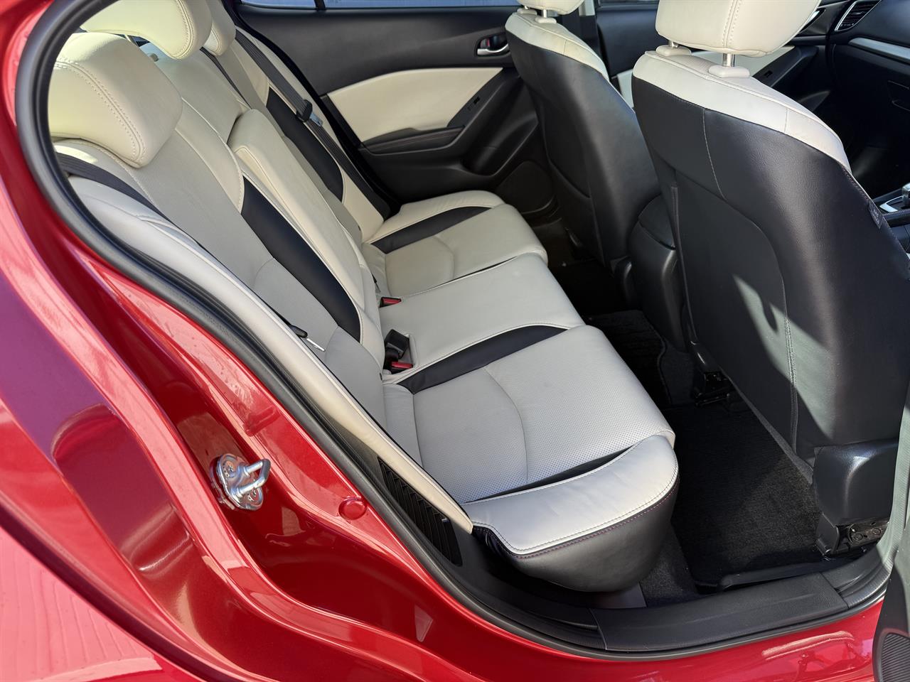 2014 Mazda Axela thumbnail