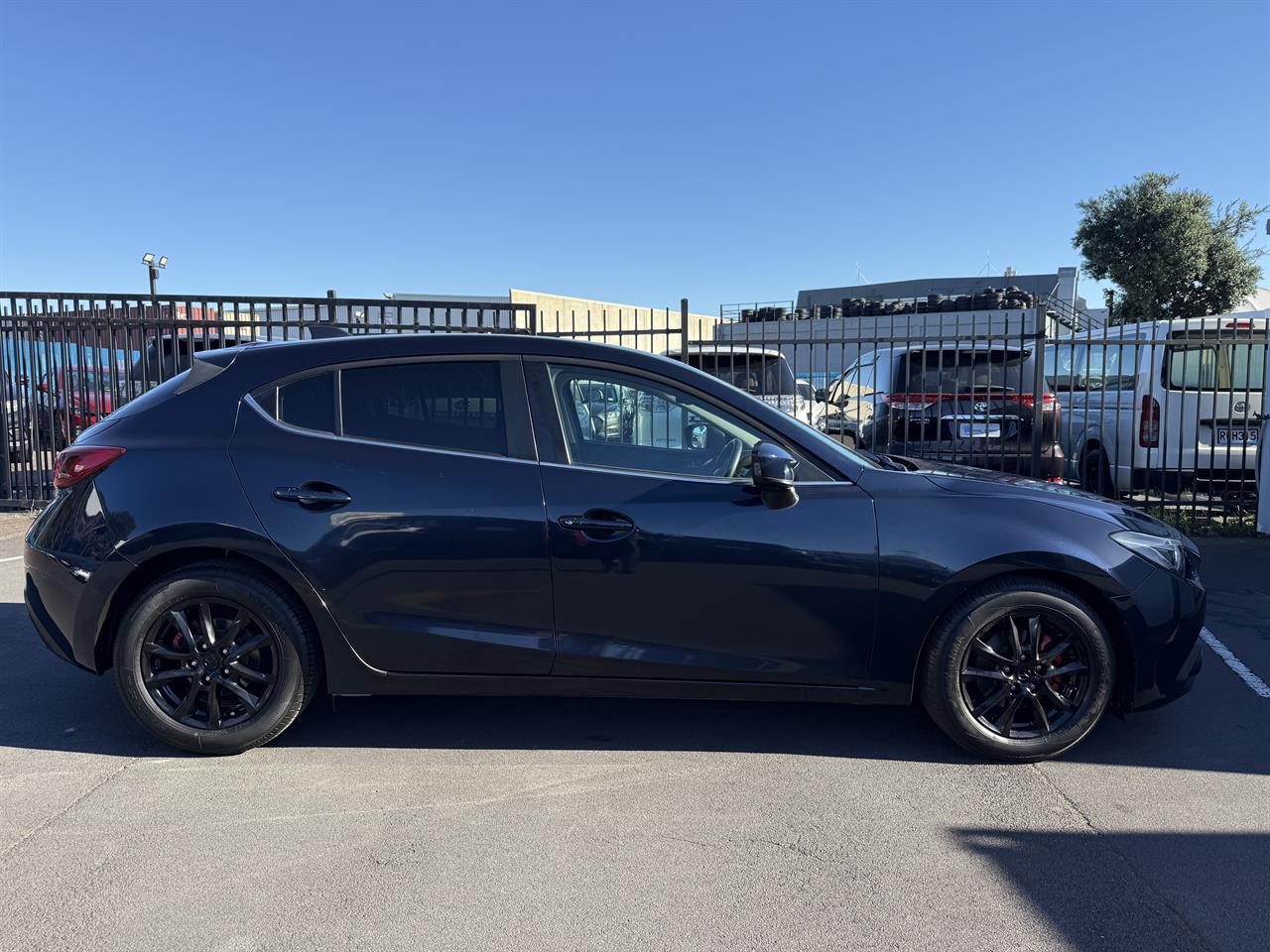 2014 Mazda Axela thumbnail
