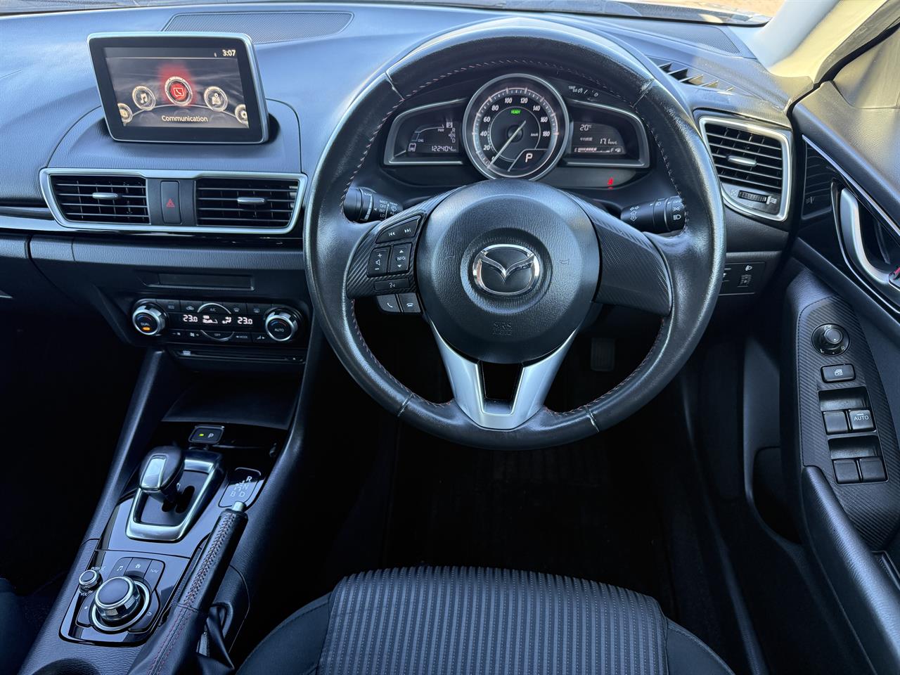2014 Mazda Axela thumbnail