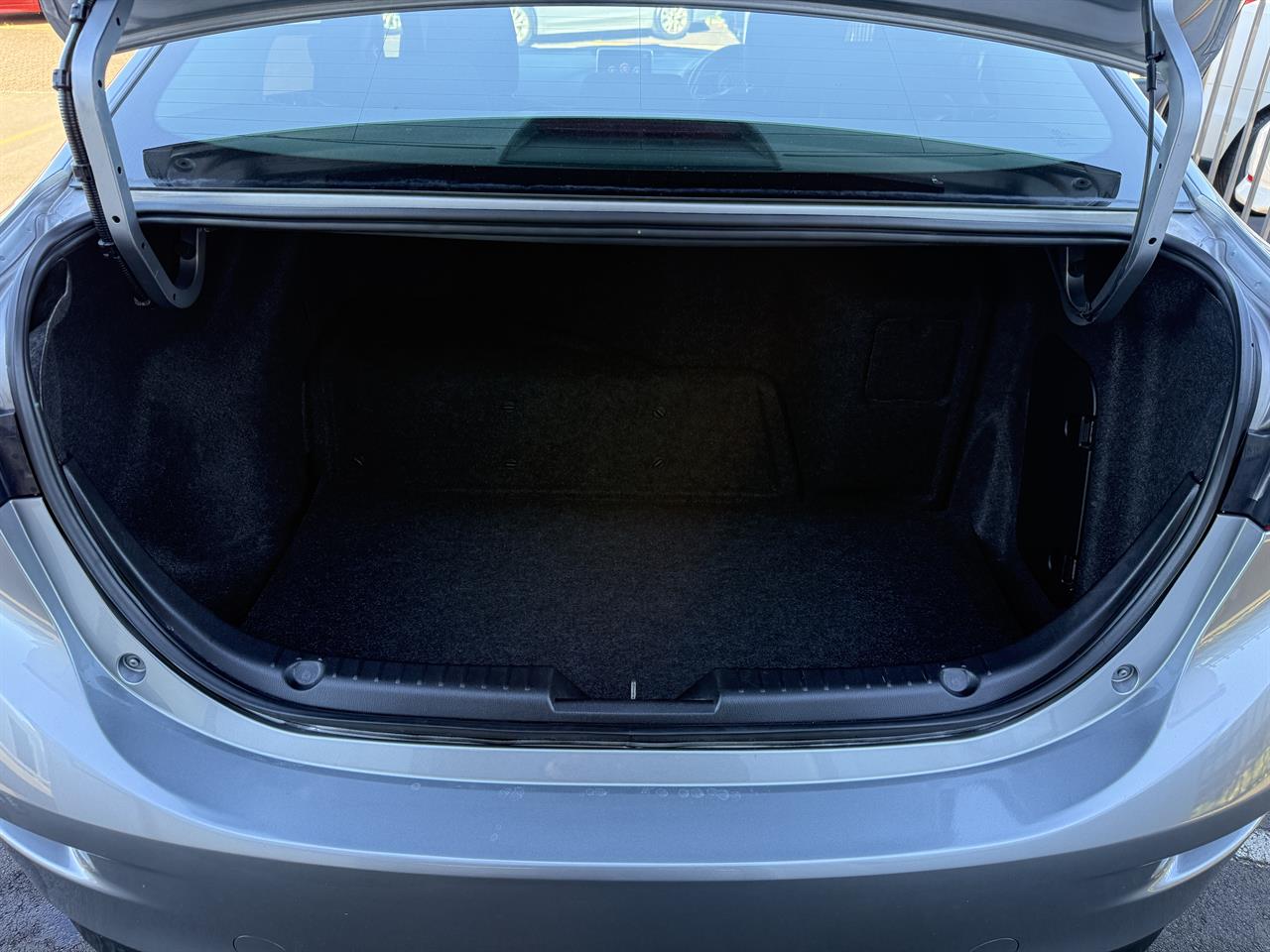 2014 Mazda Axela thumbnail