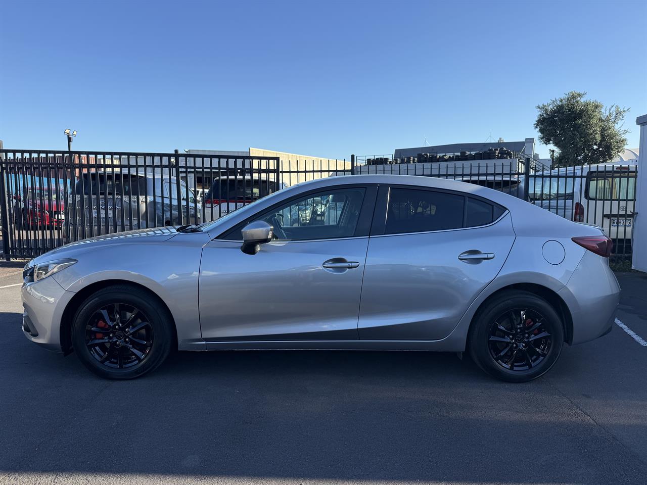 2014 Mazda Axela thumbnail