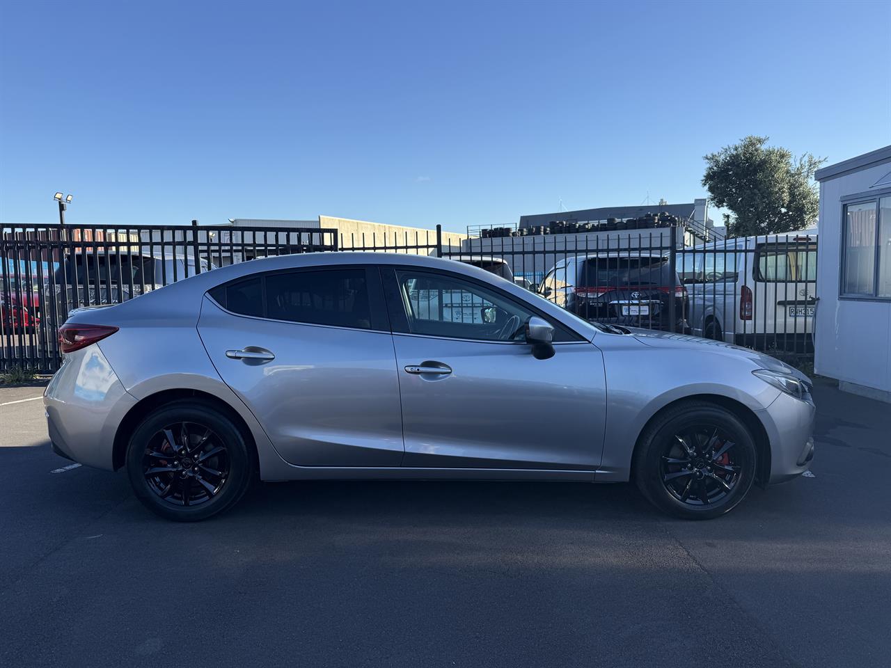2014 Mazda Axela thumbnail