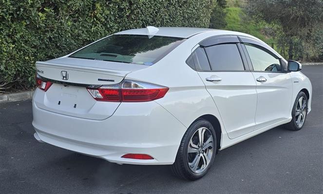2015 Honda Grace thumbnail