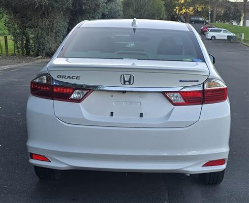 2015 Honda Grace thumbnail