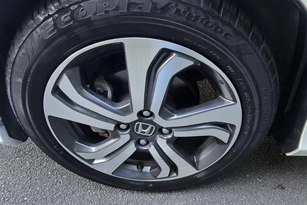 2015 Honda Grace thumbnail
