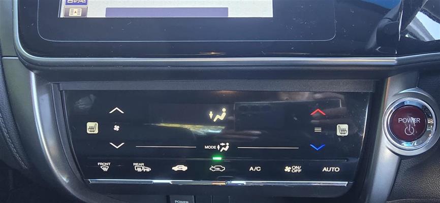 2015 Honda Grace thumbnail