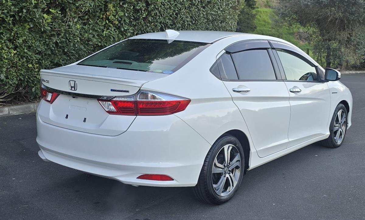 2015 Honda Grace thumbnail