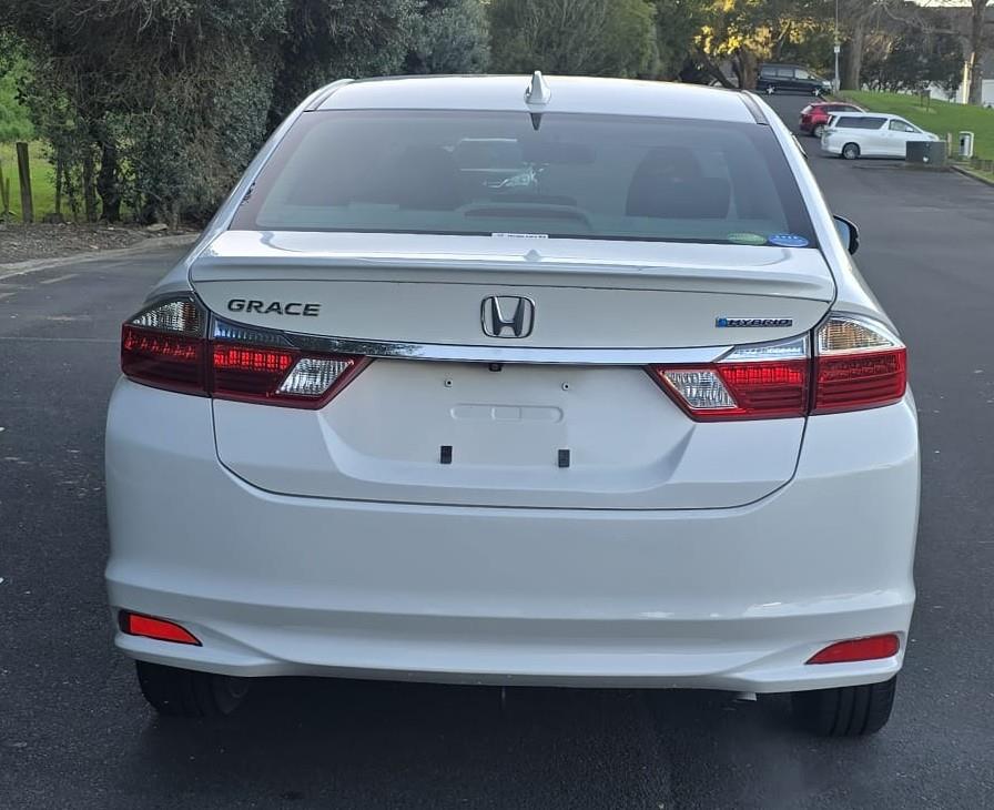 2015 Honda Grace thumbnail
