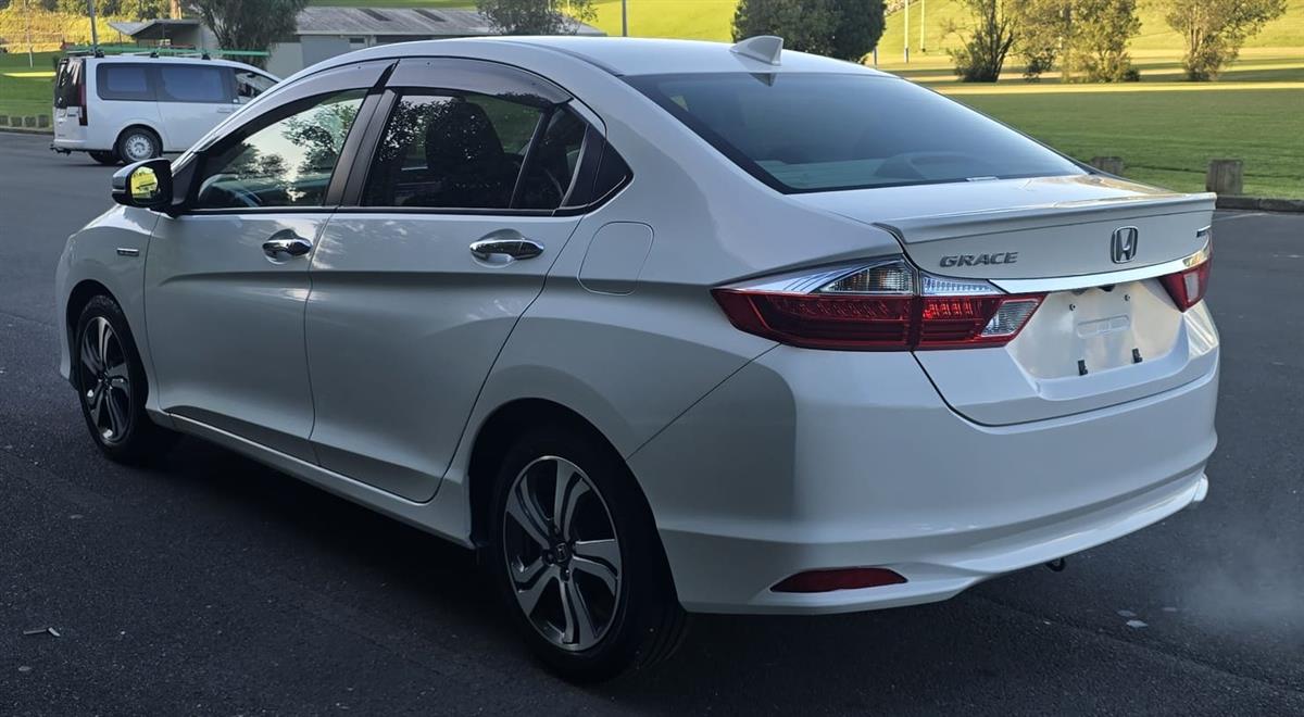 2015 Honda Grace thumbnail