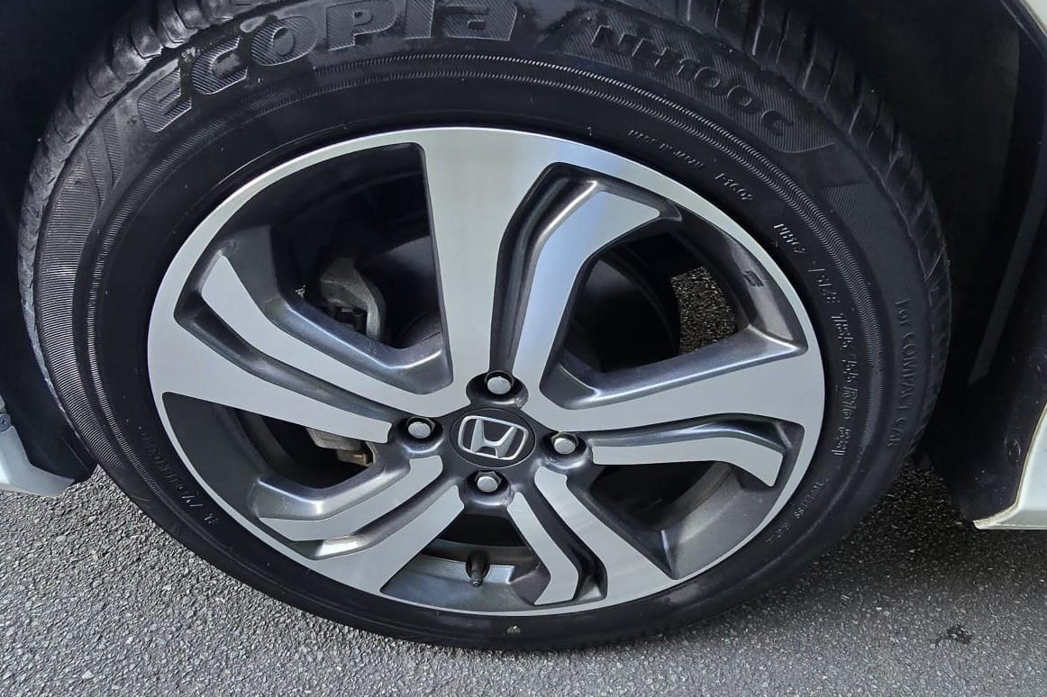 2015 Honda Grace thumbnail