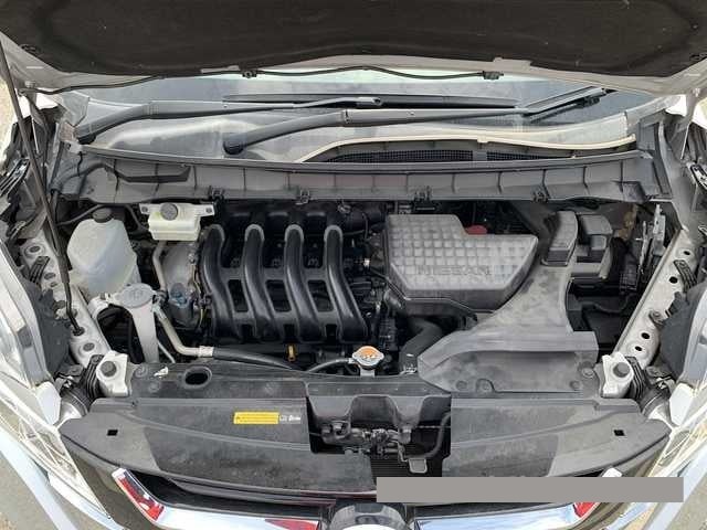 2017 Nissan Serena thumbnail
