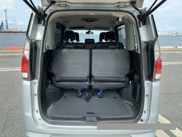2017 Nissan Serena thumbnail